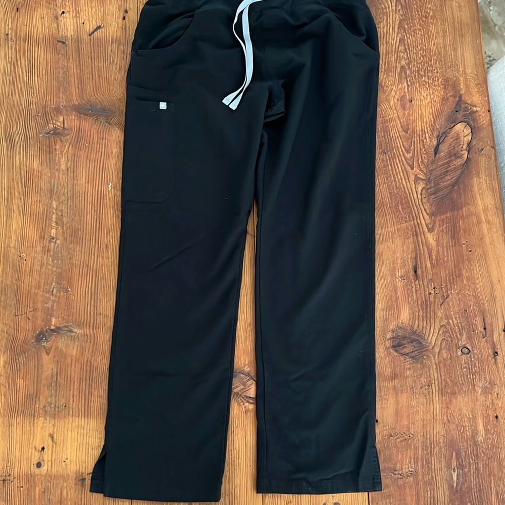 FIGS women’s scrub pants